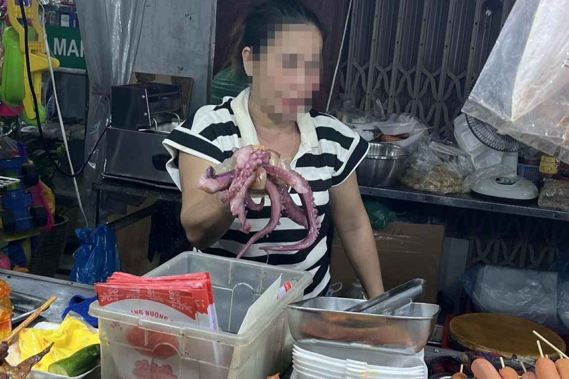 Vụ du khách Lào bị tính 760.000 đồng vài xiên nướng: Phạt chủ hàng rong