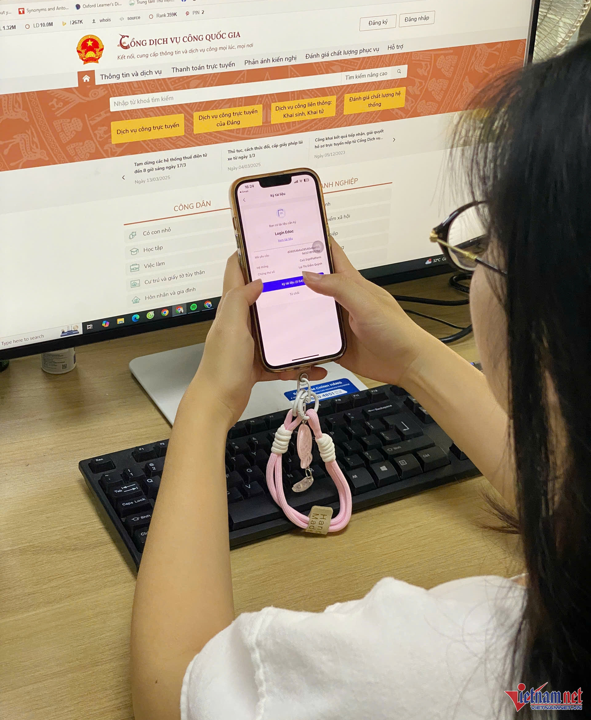 W-dich vu cong truc tuyen 000 2.jpg