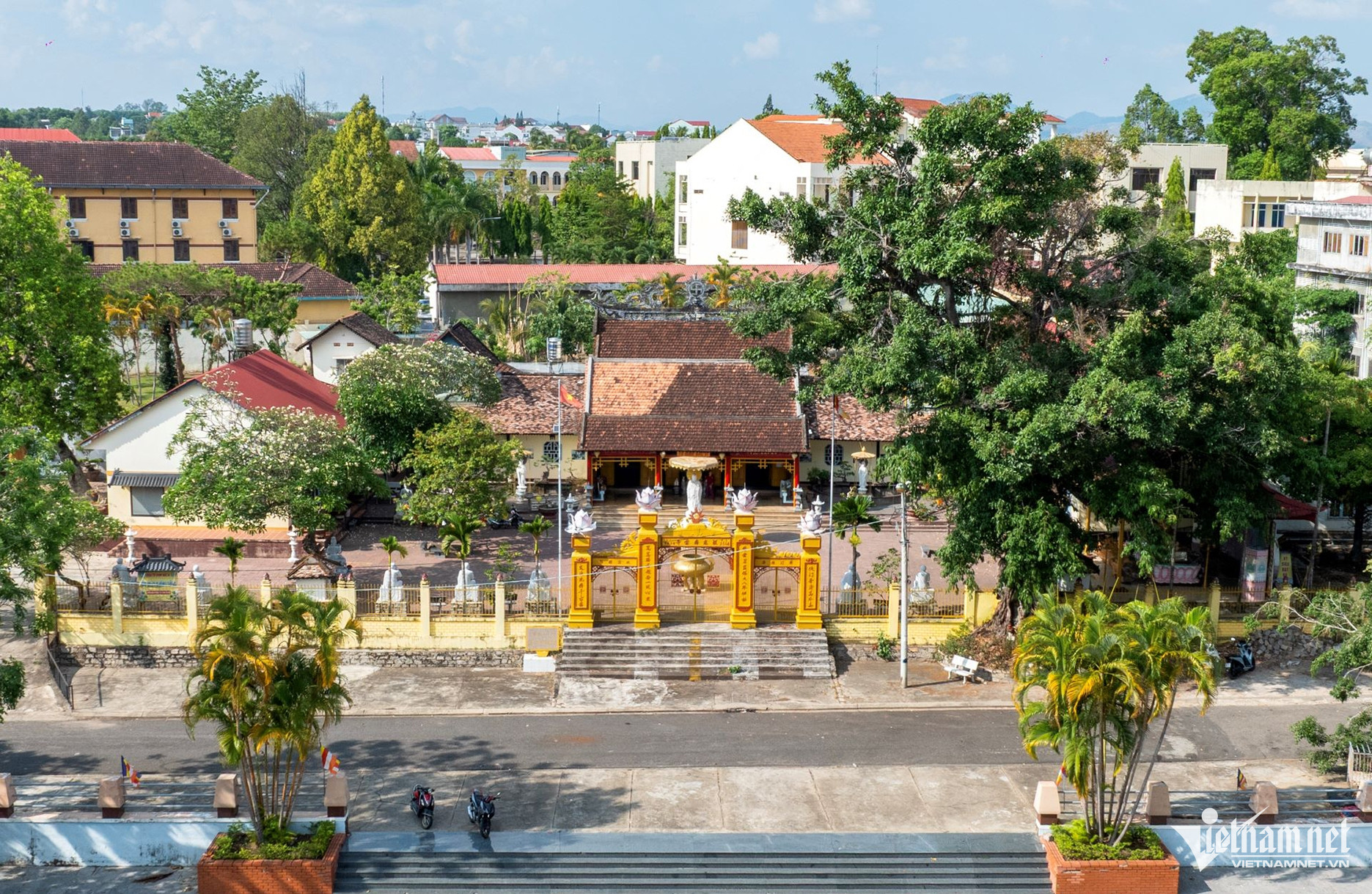 W-Tổ đình Bác Ái 1.jpg