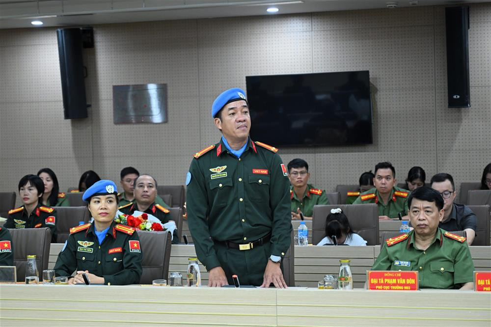 1 nhan nv.jpg