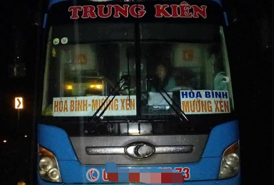 10 giờ mắc kẹt giữa lũ dữ của 25 người trên xe khách ở Nghệ An