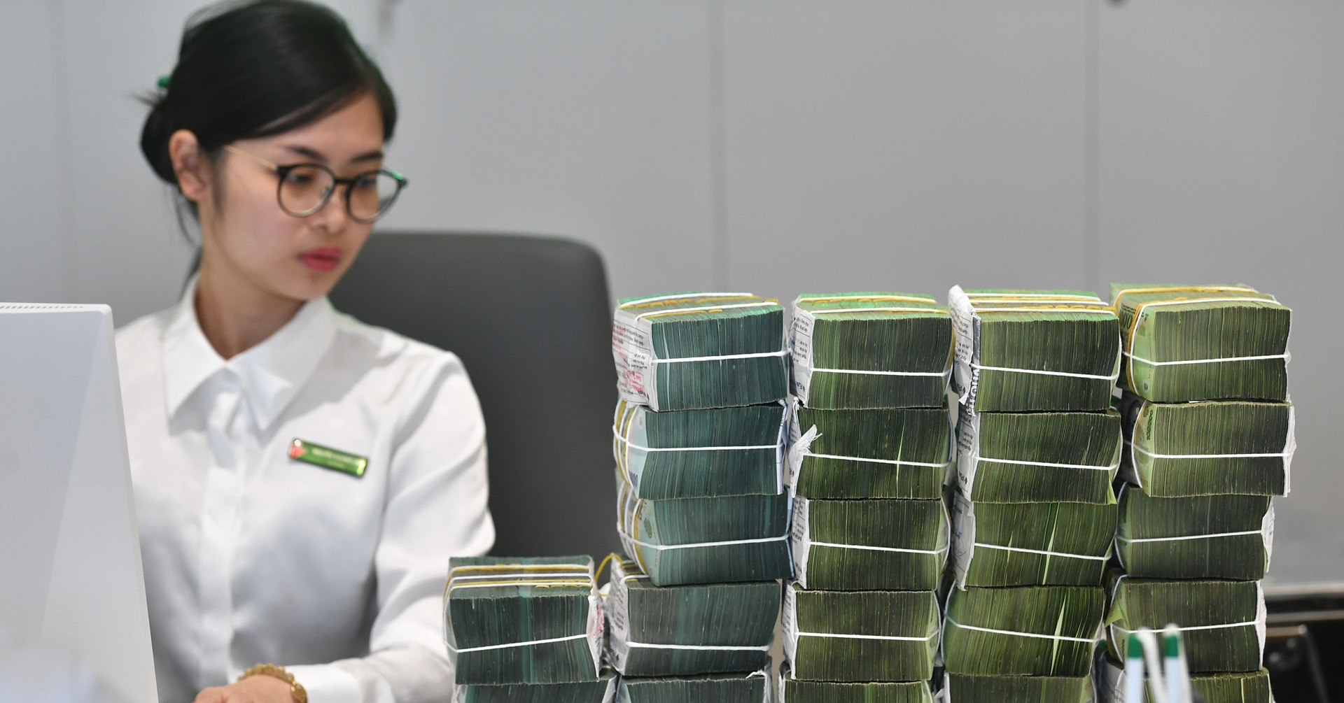 Lãi suất ngân hàng hôm nay 23/7/2025: Chuyện lạ...