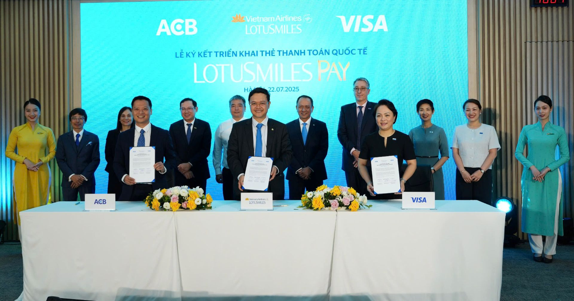 3. Vietnam Airlines hợp tác cùng ACB và Visa ra mắt thẻ hội viên tích hợp thanh toán Lotusmiles Pay.jpg