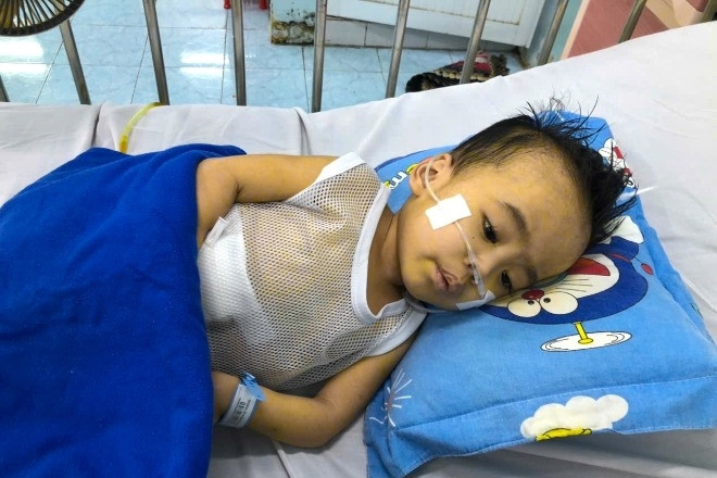 Bạn đọc giúp đỡ hơn 450 triệu đồng, gia đình bé Đông Quân xin dừng nhận hỗ trợ