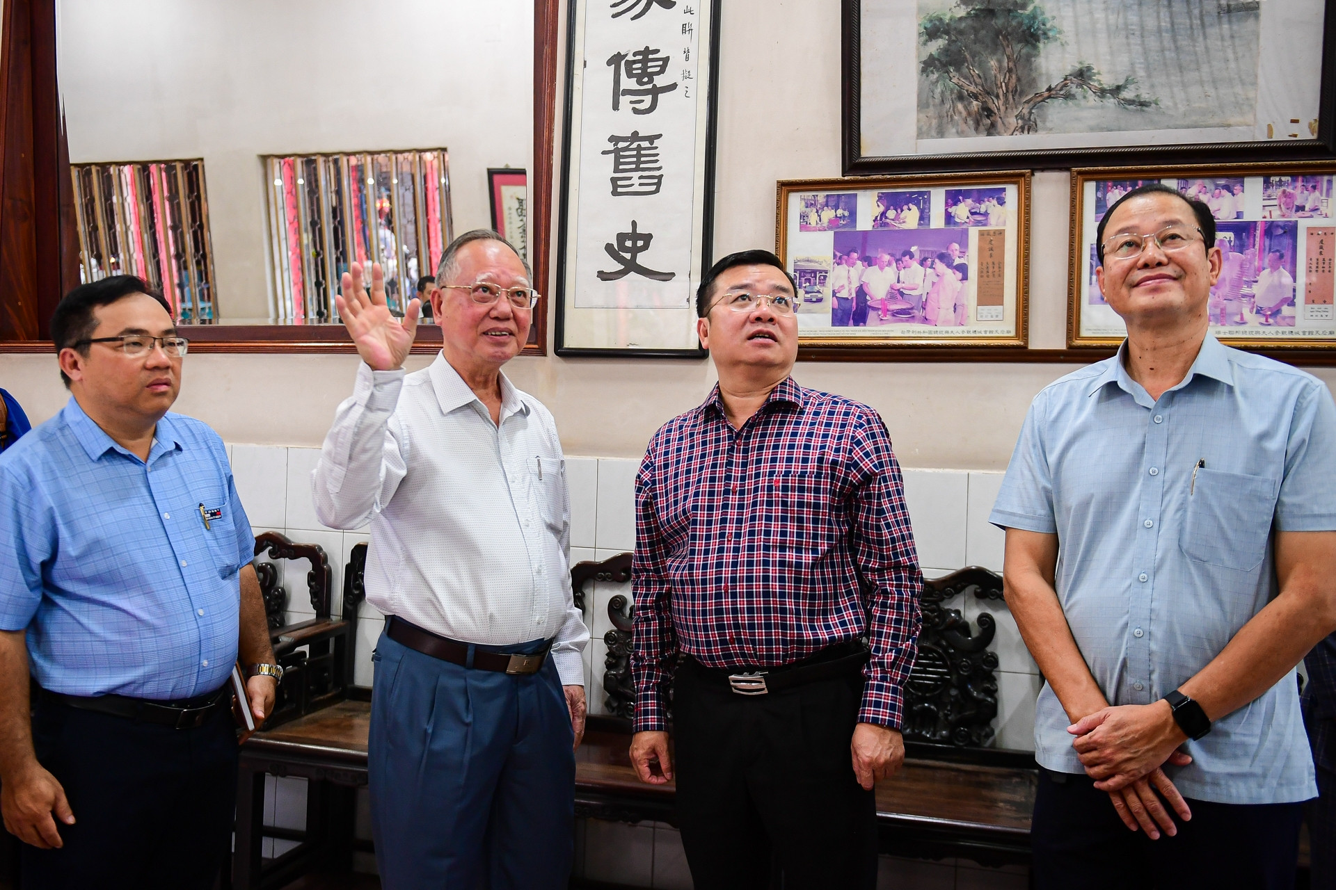 Giám đốc Sở Dân tộc và Tôn giáo TPHCM thăm hội quán của người Hoa tại Chợ Lớn