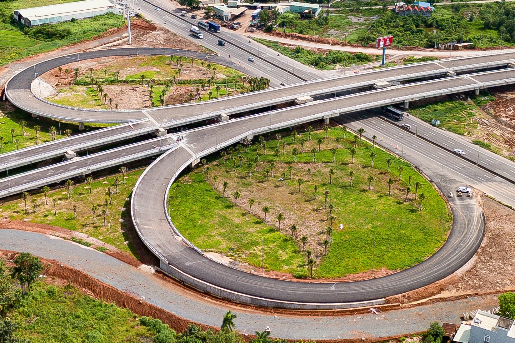 Hai tuyến đường hơn 2.600 tỷ đồng nối sân bay Long Thành sắp hoàn thành