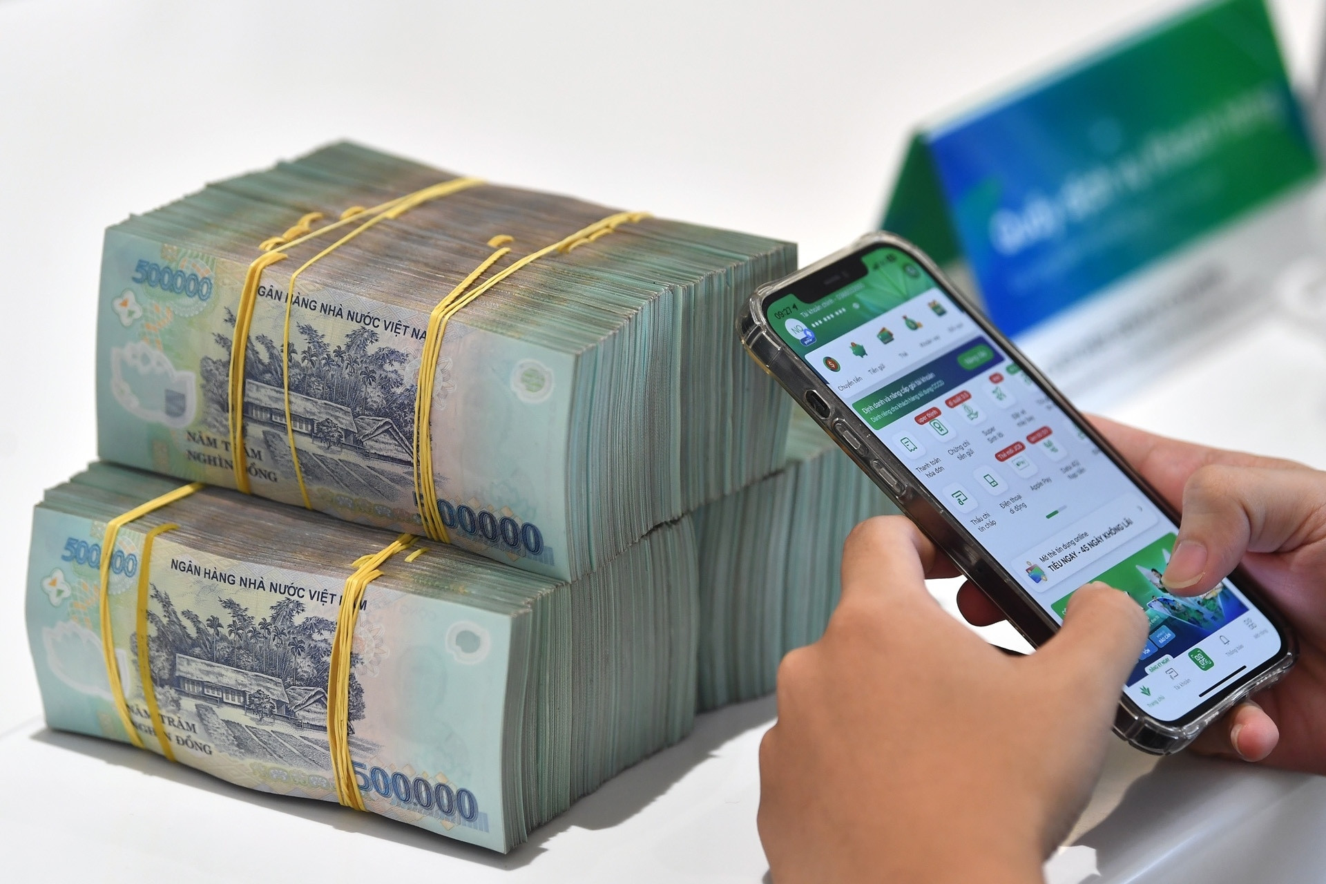 Một ngân hàng lãi đậm từ mua bán chứng khoán, sếp lớn thu nhập gần 5,79 tỷ đồng