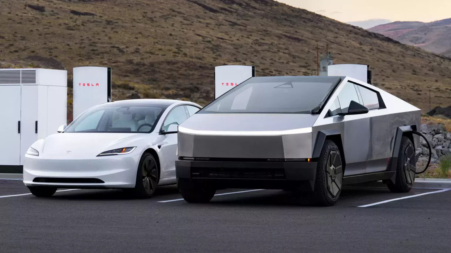 Tesla Model 3 VS Tesla Cybertruck.webp