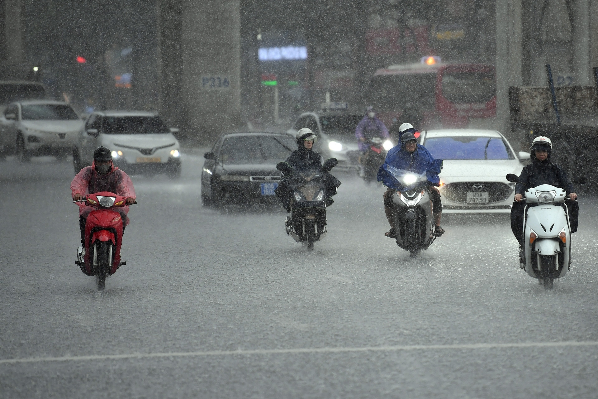 Thời tiết Hà Nội 3 ngày tới: Mưa vừa, mưa to xảy ra liên tiếp