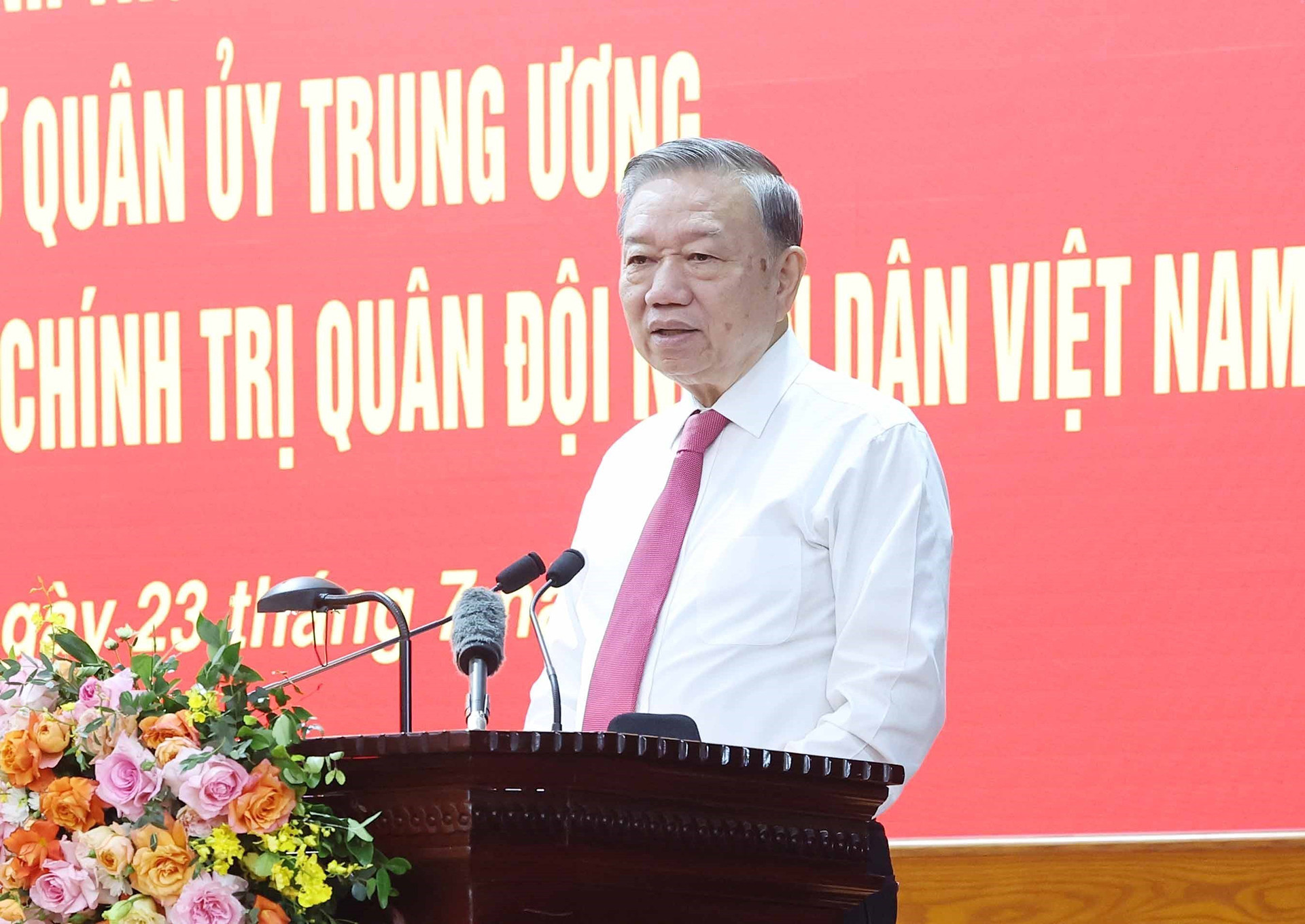 vna_potal_tong_bi_thu_lam_vii_tong_chinh_chi_quan_doi_nhan_dan_viet_nam_8166106.jpg