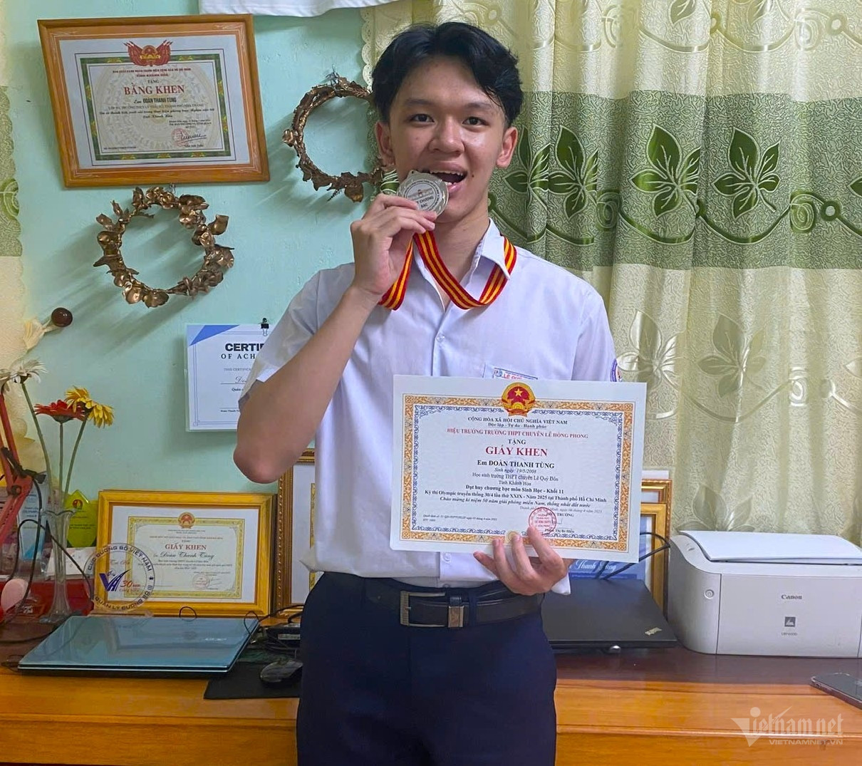 W-đoàn thanh tùng 3.jpg