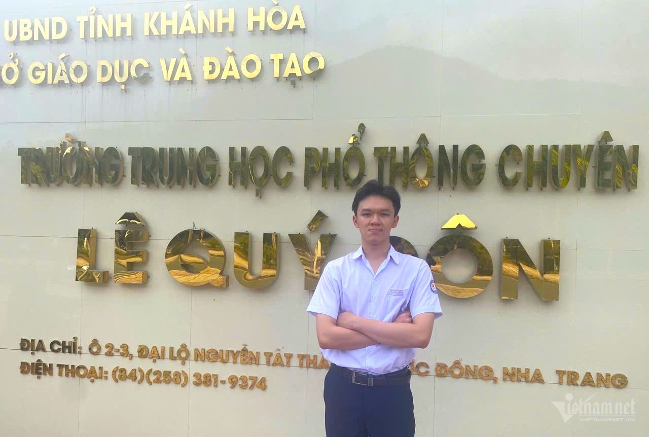 W-đoàn thanh tùng 4.jpg