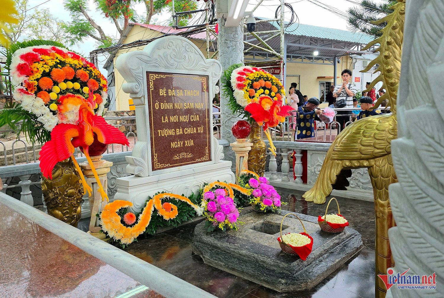 W-Miếu bà chúa xứ 2.jpg
