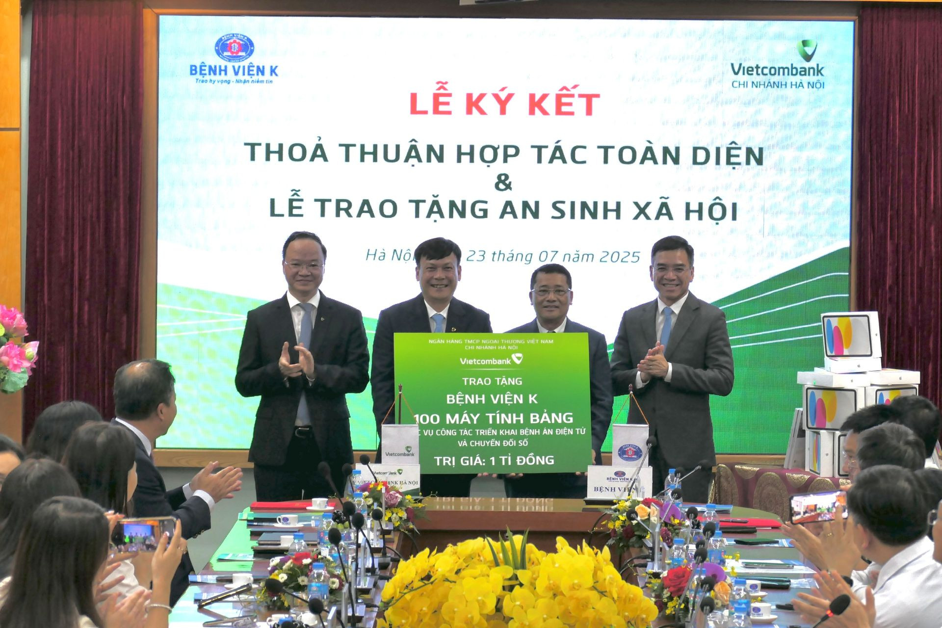 Anh 2_VCB ky ket voi Benh vien K.jpg