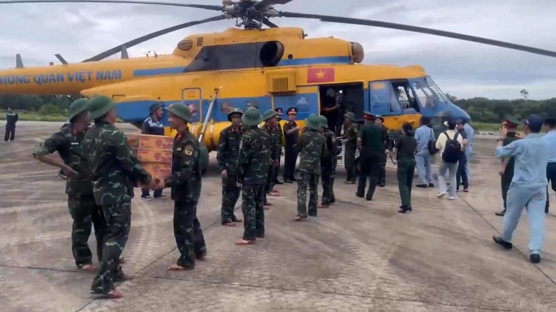 CSGT phat to roi.00_00_16_12.Still028.jpg