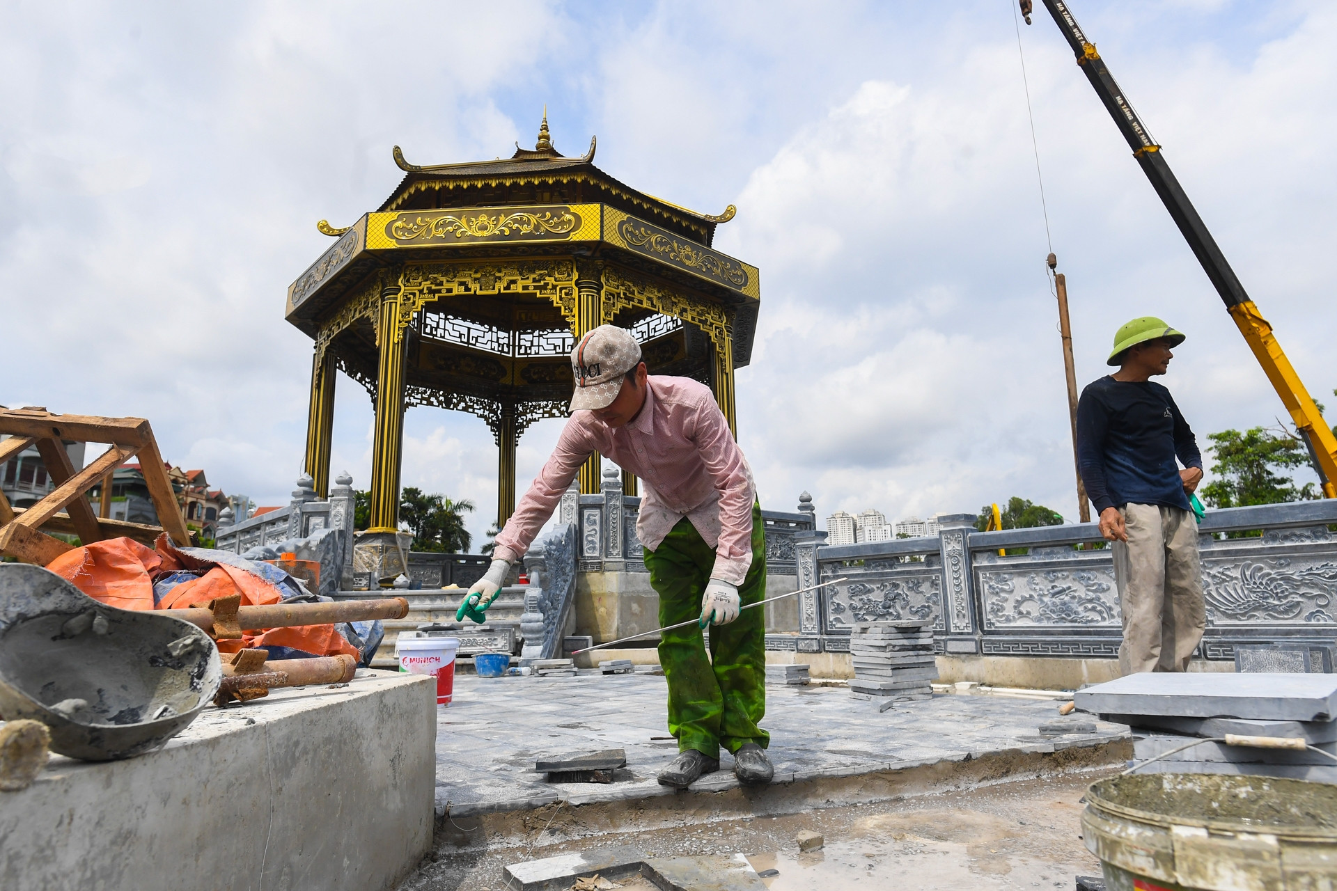 Cuộc chạy nước rút quyết tâm loại bỏ ô nhiễm tồn đọng sông Tô Lịch