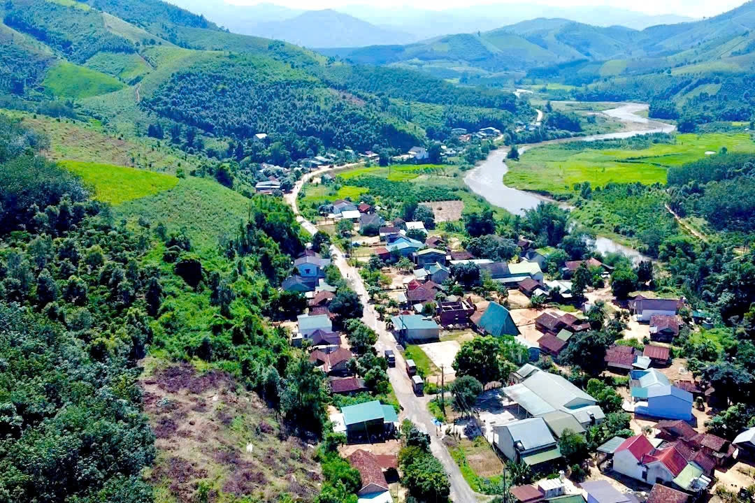 Dồn lực xóa nhà tạm, nhà dột nát: Nghĩa xóm làng, 'tấc vàng' cũng hiến