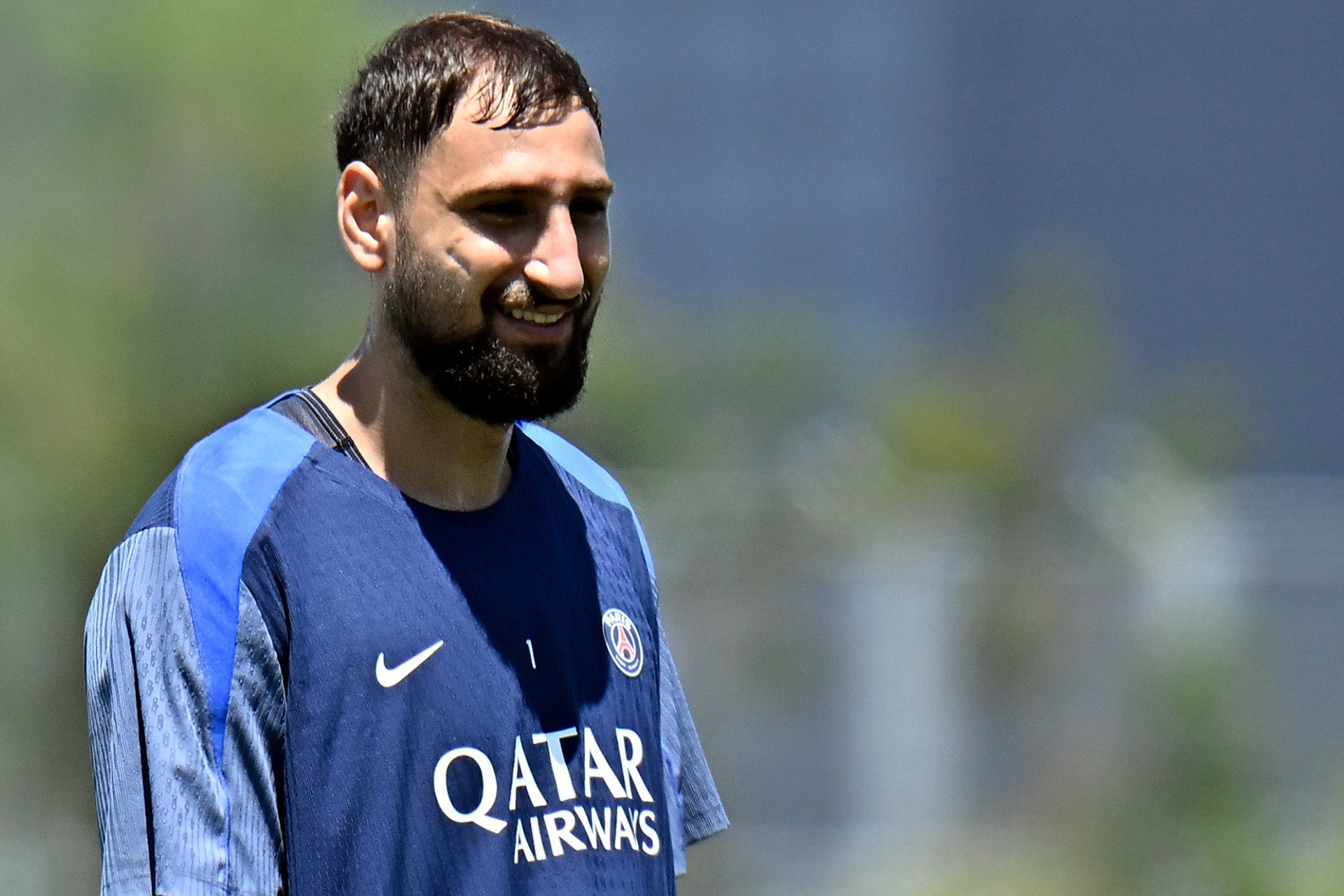 Man City mua gấp Donnarumma thay Ederson