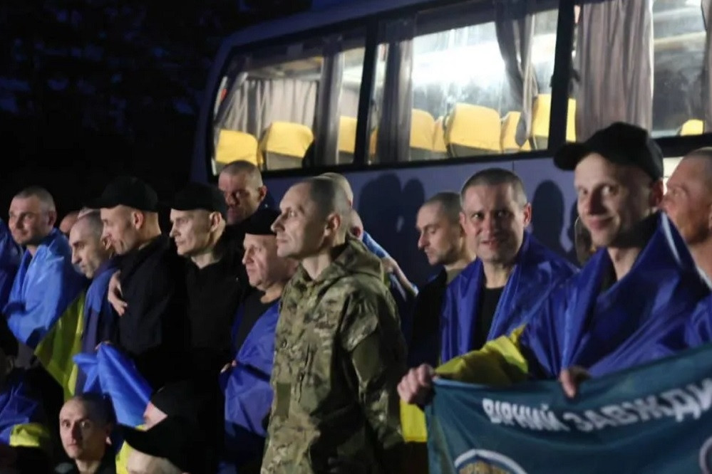 Nga và Ukraine trao đổi tù binh, Mỹ duyệt bán linh kiện vũ khí cho Kiev