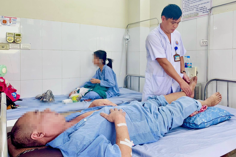 Người đàn ông cấp cứu lúc nửa đêm vì chân trái đột ngột lạnh ngắt