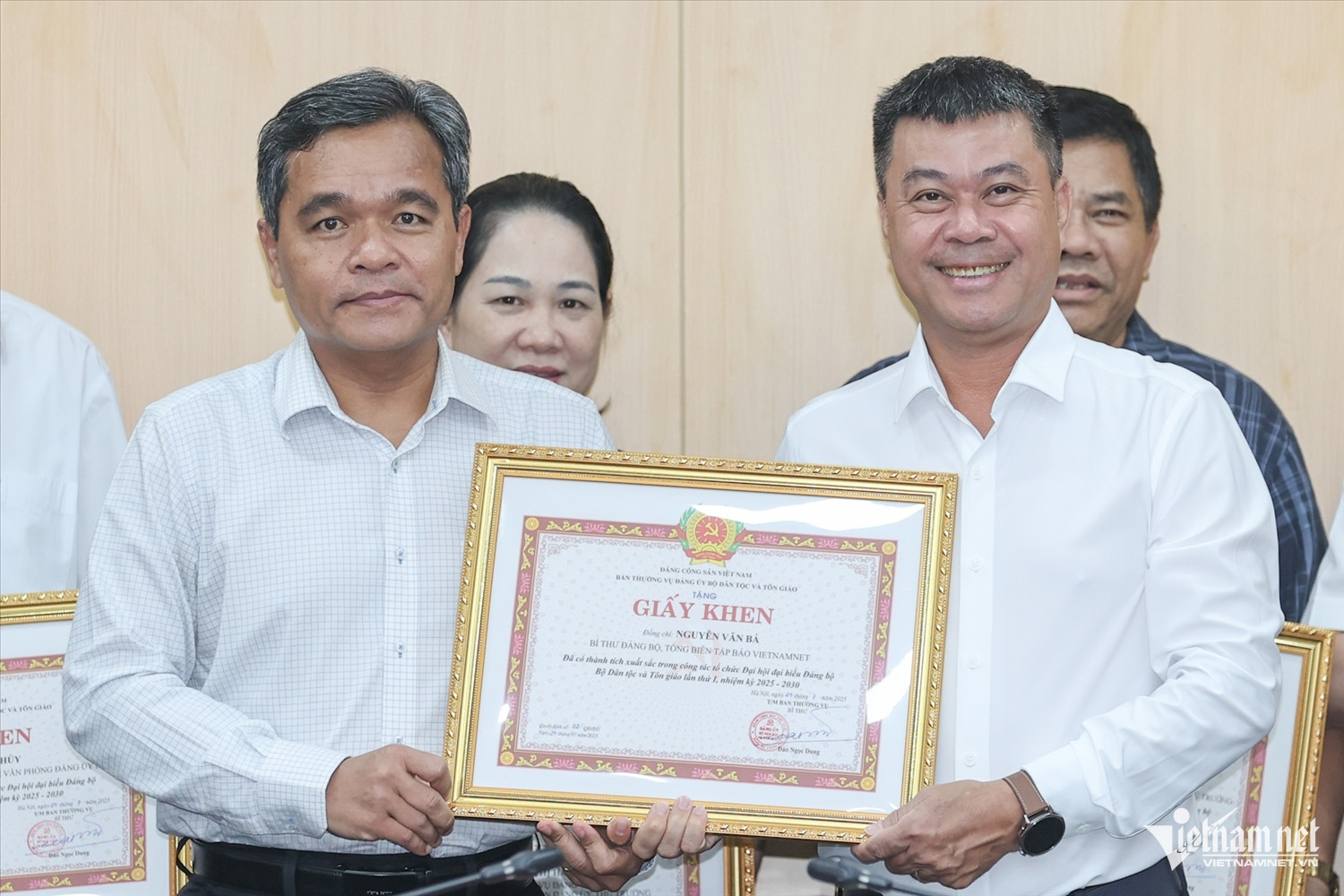 W-Tang Bang khen Bao VietNamNet.jpg