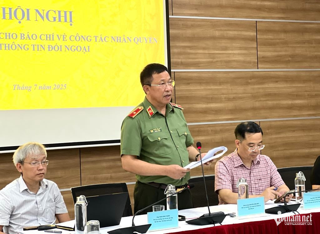 W-Thieu tuong Nguyen Cong Bay.jpg