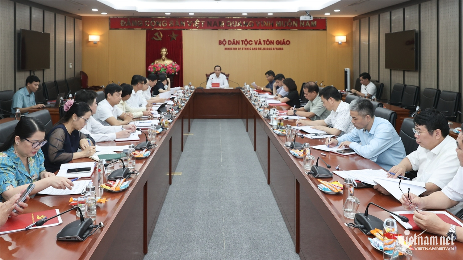 W-Toan canh hoi nghi.jpg