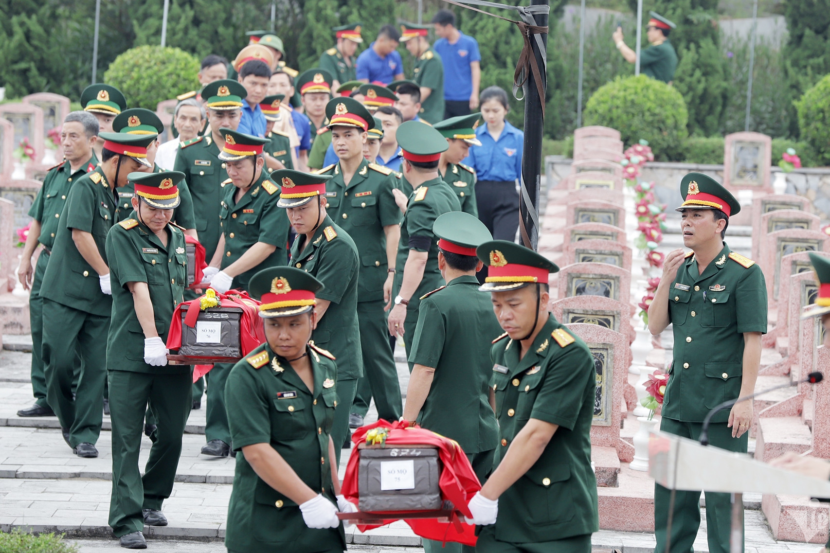Bộ Quốc phòng đề xuất tăng chế độ cho sĩ quan đội tìm kiếm hài cốt liệt sĩ