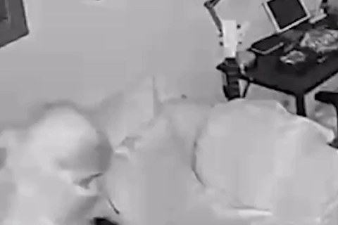 Cặp đôi kinh hãi vì bị kẻ trộm ghé thăm nhiều lần, lặp lại hành động kỳ quái