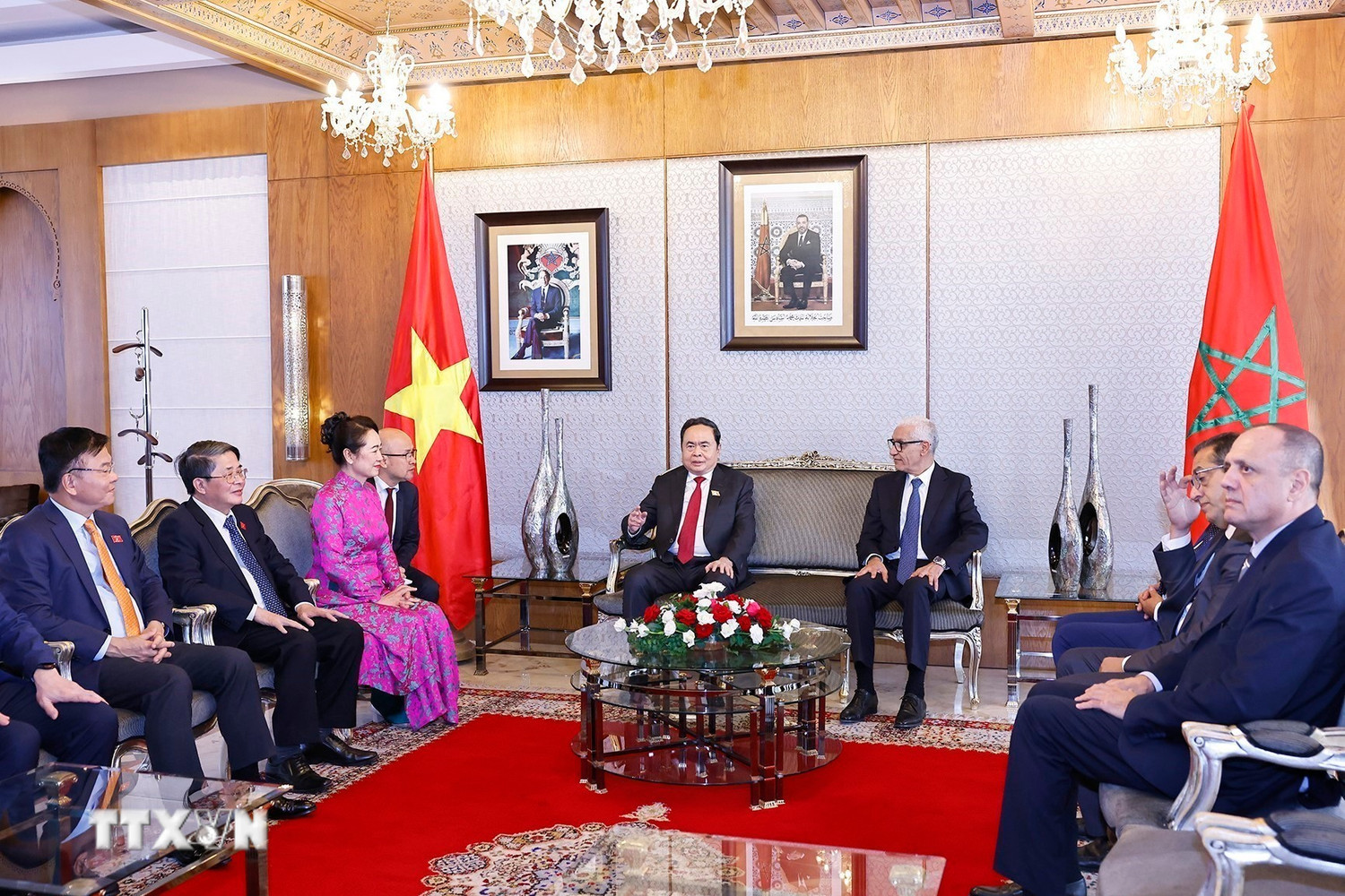 chu tich quoc hoi tham maroc 2.jpg