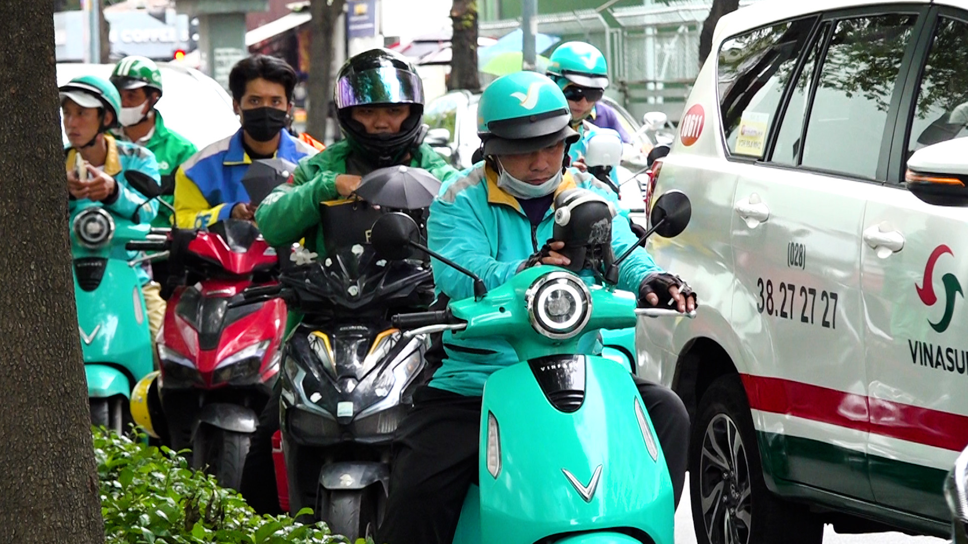 Tài xế công nghệ lo lắng trước đề án xe điện: Chi phí, cơ sở hạ tầng và tương lai nghề nghiệp