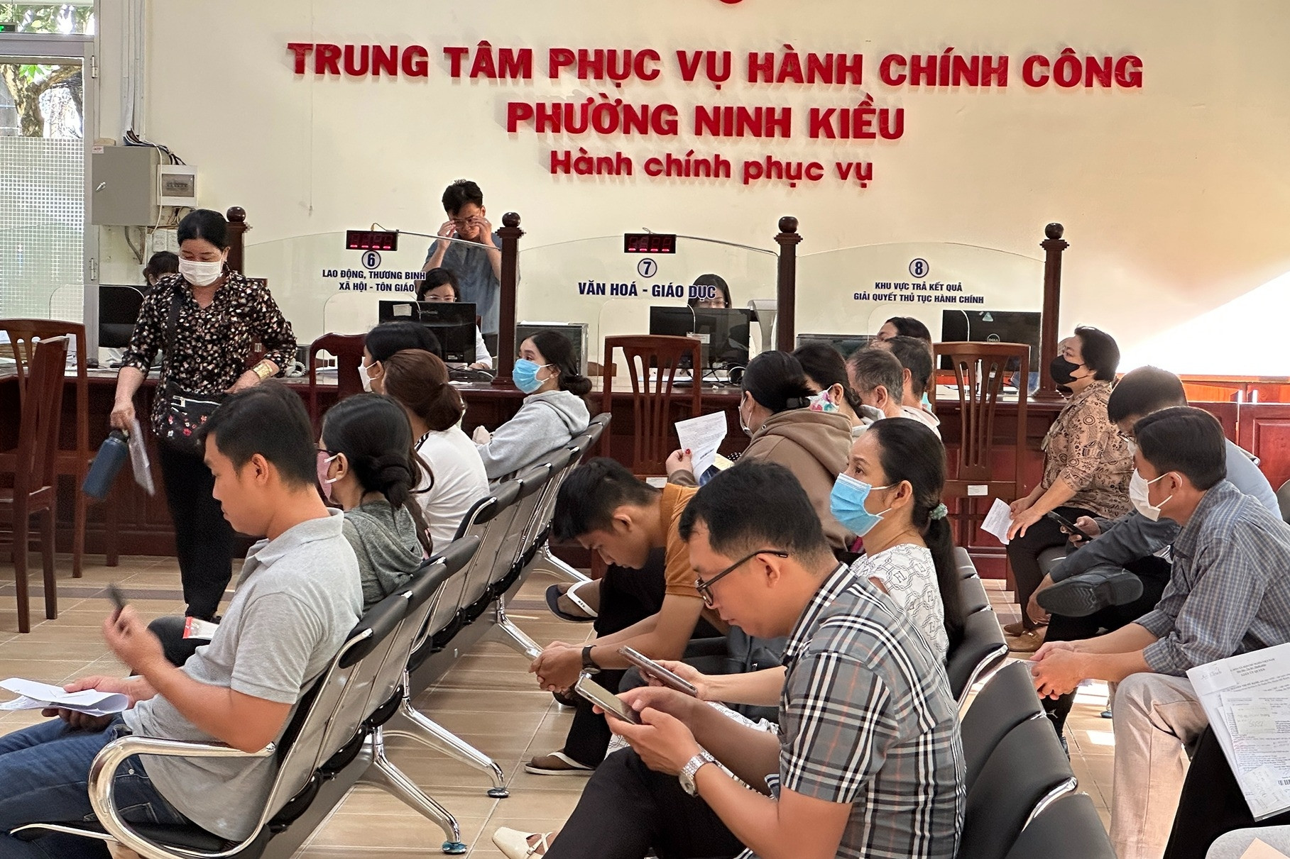 Công chức cấp xã chịu áp lực lớn trước nhiều đơn yêu cầu xác nhận vượt thẩm quyền