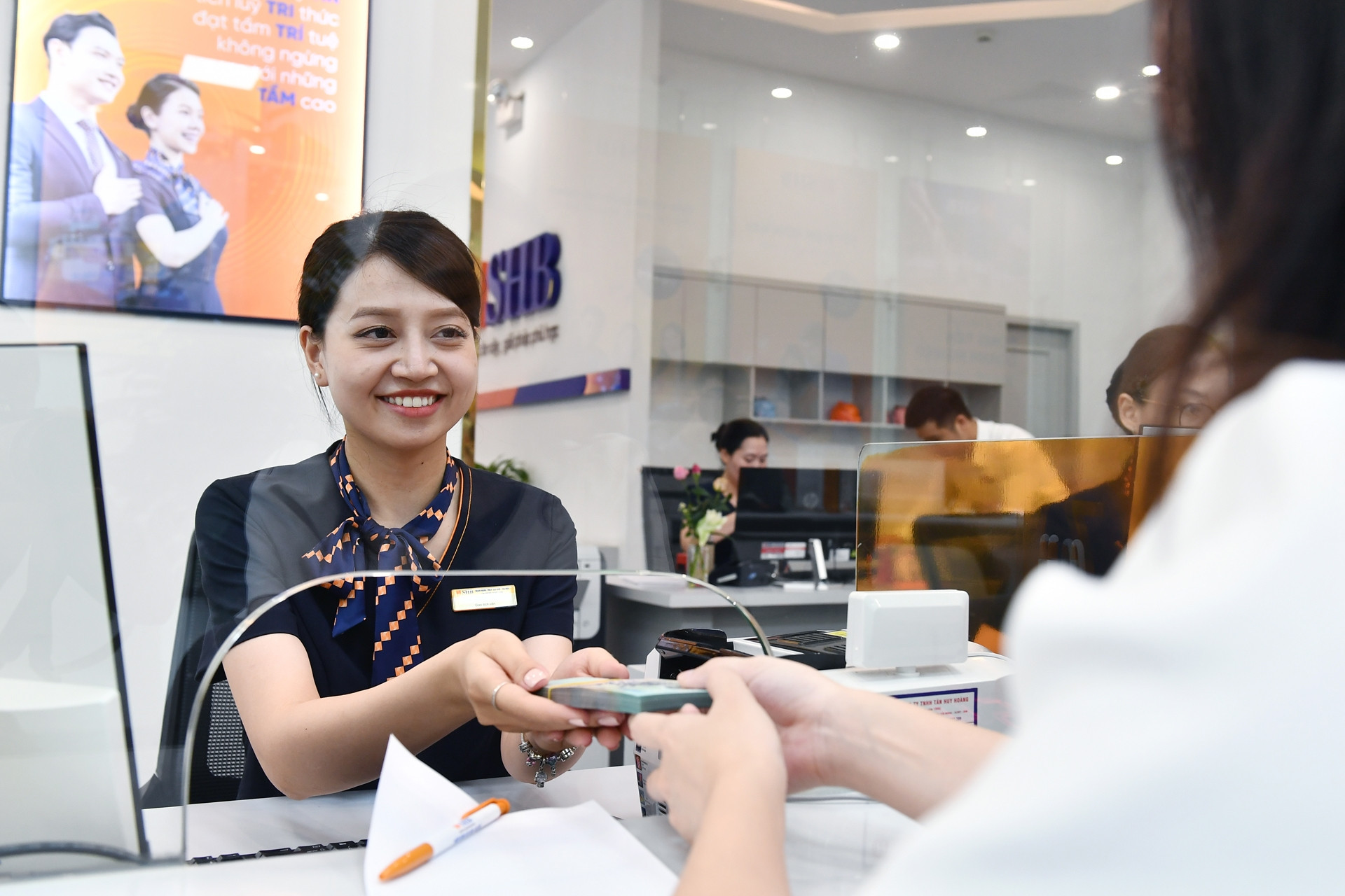 Cuộc đua tăng vốn điều lệ: Vietcombank giữ ngôi vương, nhóm ngân hàng tư nhân bứt tốc