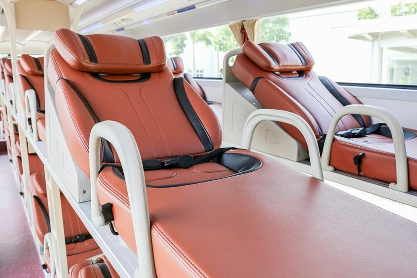 day an toan tren xe khach giuong nam.jpeg