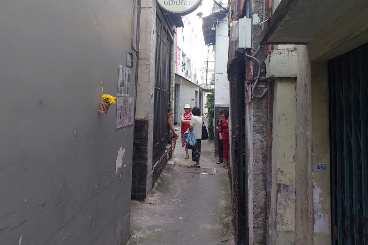 Điều tra vụ vali chứa thi thể nữ giới vứt trong hẻm ở TPHCM