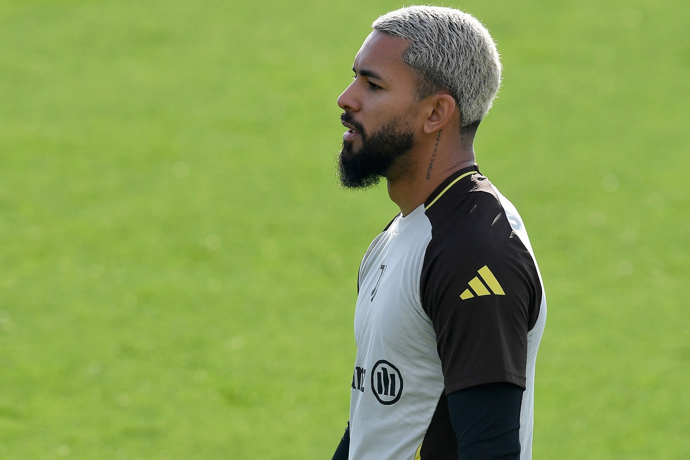 Douglas Luiz nổi loạn quyết rời Juventus sang MU