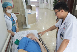 Nam du khách Mỹ hôn mê sau 6 giờ nhận phòng, được cứu sống nhờ một lọ thuốc