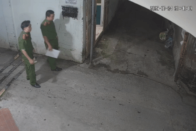 Người đàn ông ở Hà Nội bất ngờ nổ súng khi bị công an kiểm tra hành chính