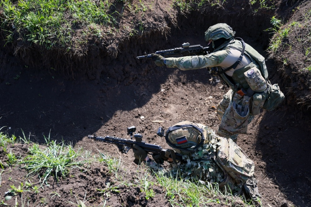 Nga kiểm soát vùng lân cận Pokrovsk, Mỹ duyệt 2 thương vụ vũ khí với Ukraine