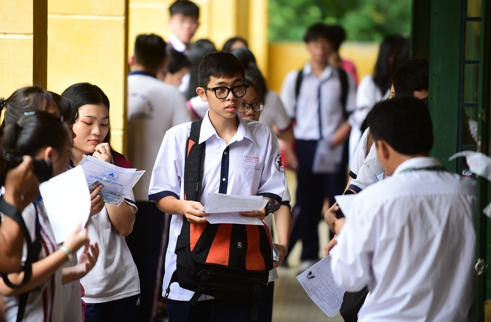 si tu tp hcm rang ro den truong lam thu tuc du thi thpt quoc gia 2019 6.jpg