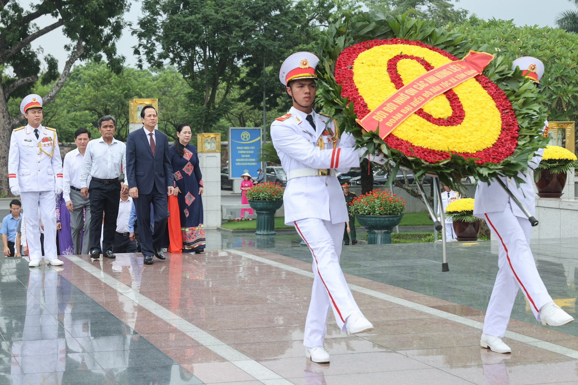 ‘Tri ân các anh hùng liệt sĩ bằng cả tấm lòng, đạo lý của người đang sống’