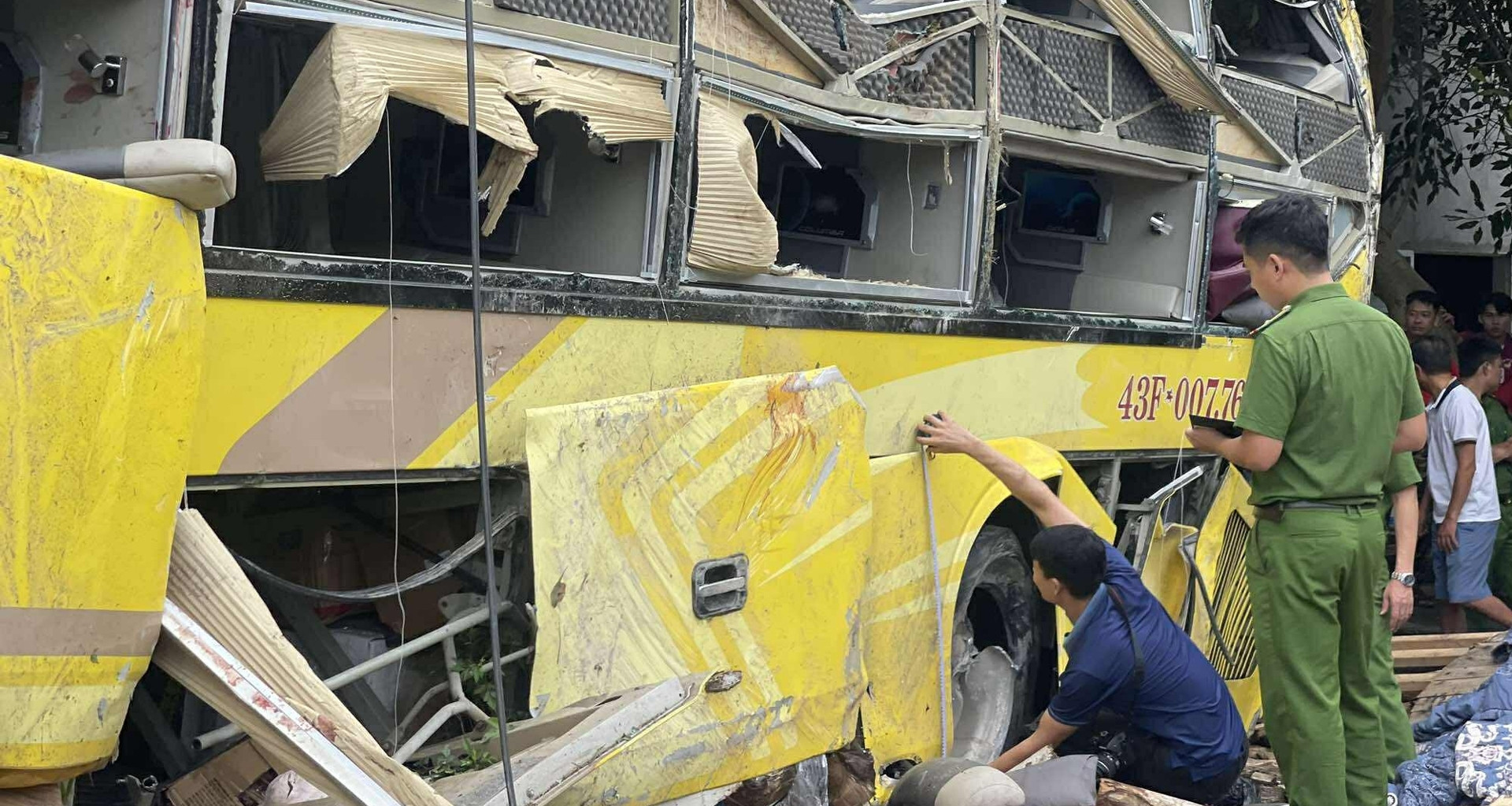 Từ vụ lật xe khách 10 người chết ở Hà Tĩnh: Vì sao tai nạn nghiêm trọng thường xảy ra ban đêm?