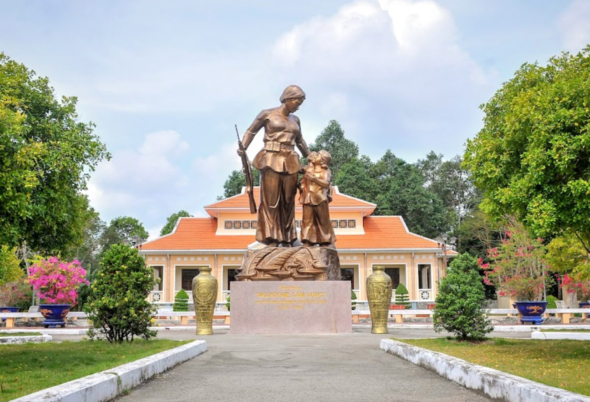 Tuong dai chi Ut Tich.jpg