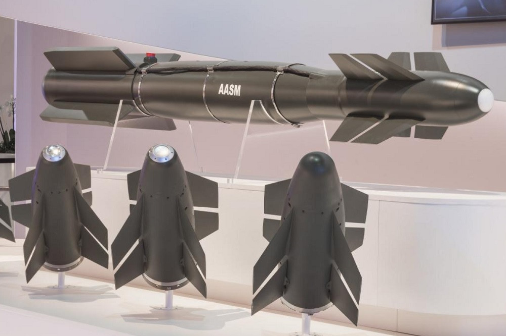 Bomb 1112.jpg