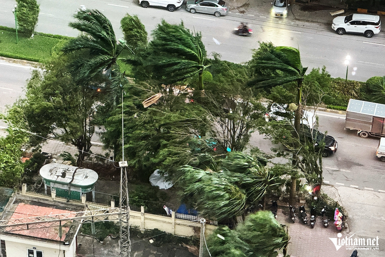 Cảnh báo mưa đá, giông lốc ở Hà Nội