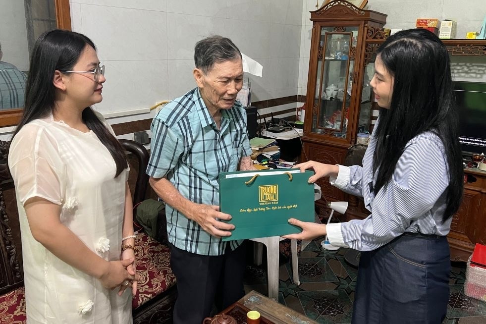 ‘Đôi nạng gỗ’ truyền cảm hứng của người lính đặc công 'Dũng sĩ diệt cá sấu'