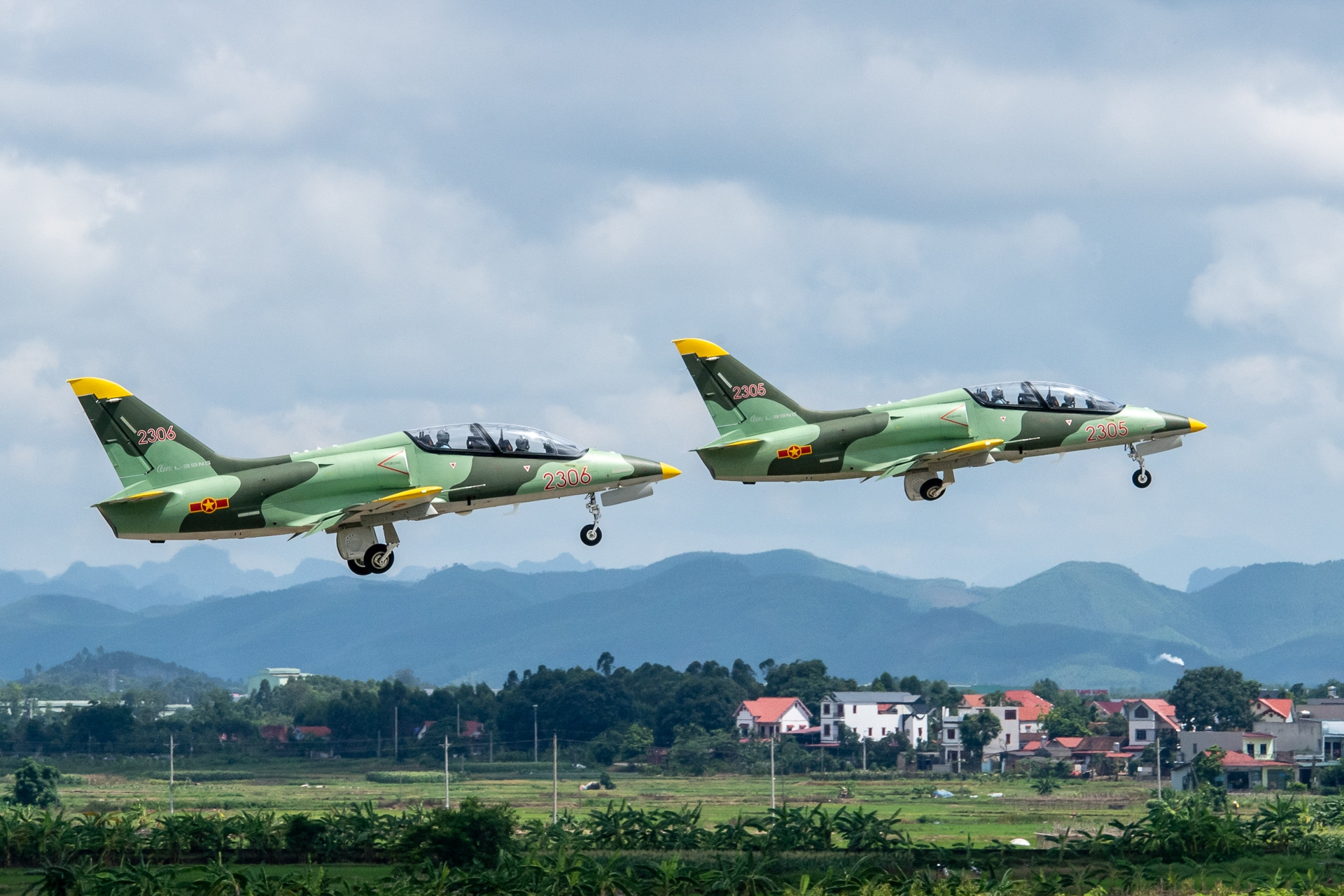 Dòng máy bay quân sự mới lạ diễn tập chuẩn bị đại lễ 80 năm Quốc khánh