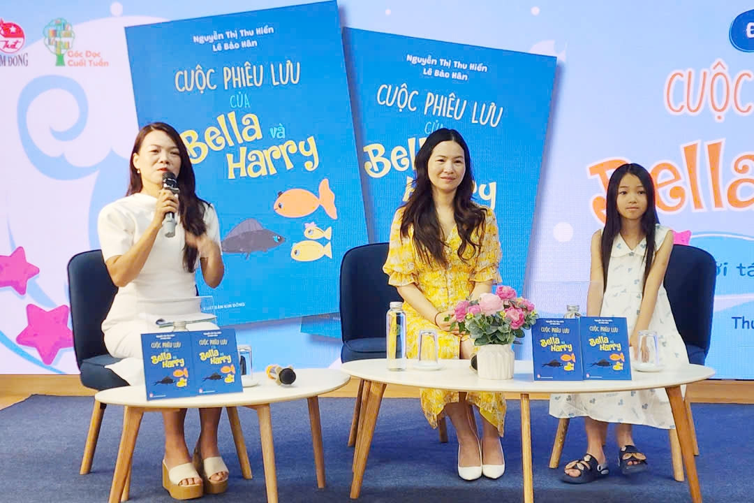 Hai mẹ con cùng viết sách vì tình yêu tiếng Việt nơi đất khách
