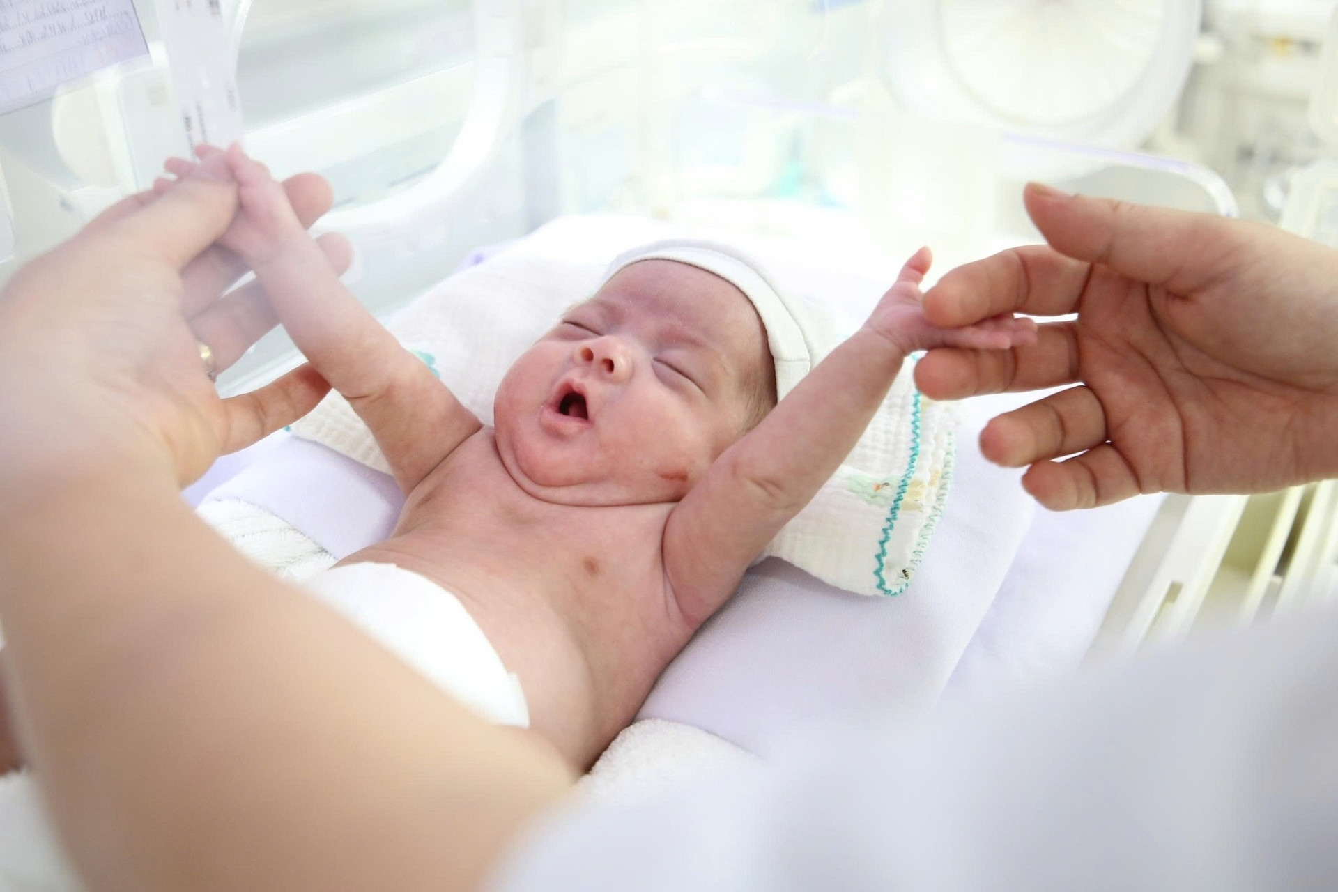 Hành trình 103 ngày kỳ diệu nuôi bé sinh non chỉ nặng 550 gram