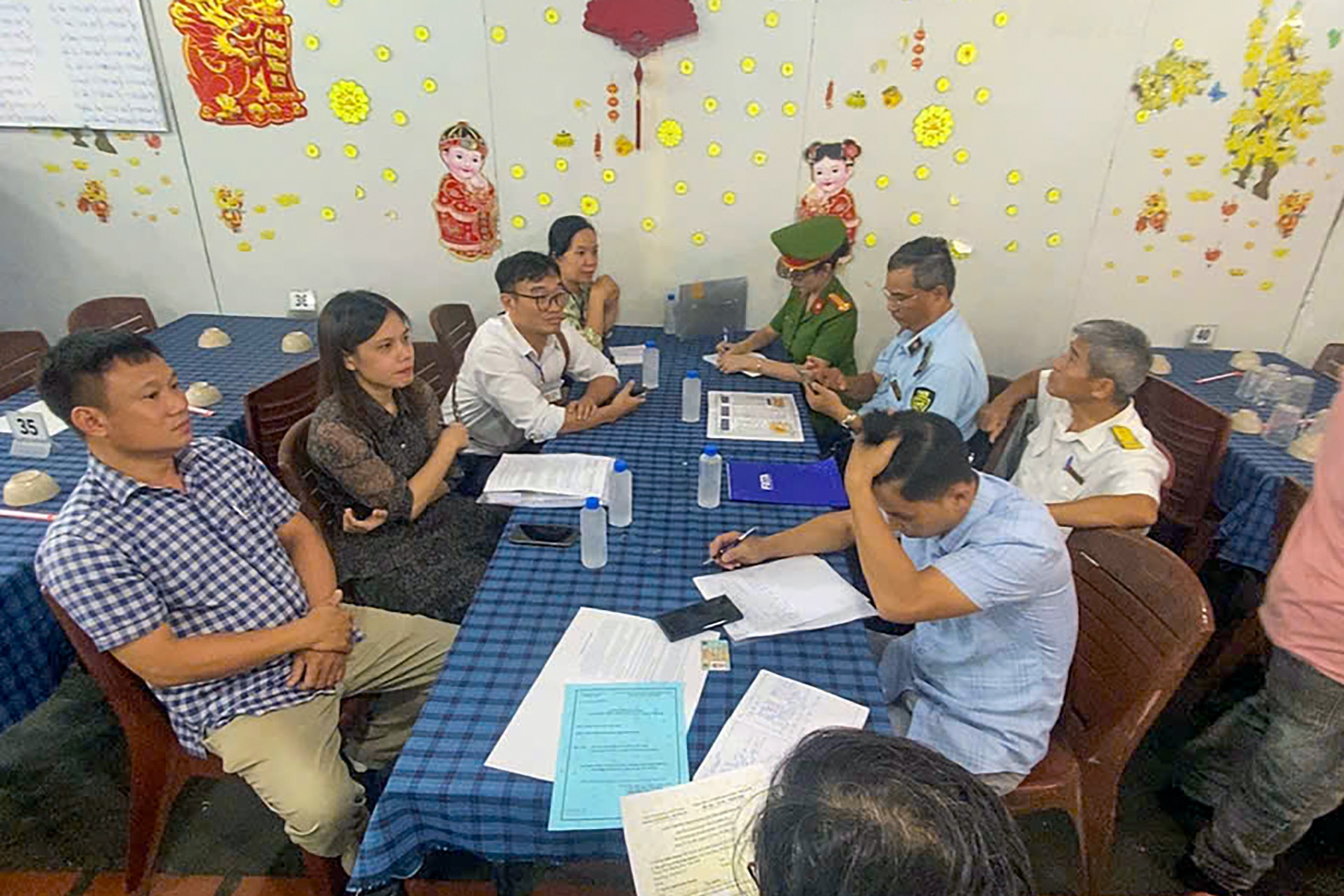 Kiểm tra quán hải sản bị tố 'nhái' nhà hàng nổi tiếng, phát hiện loạt vi phạm